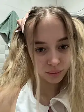 Snapshot of enjoy_my_beauty chatting on May 3, 6:30 am enjoy my beauty online show from May 3, 6:30 am