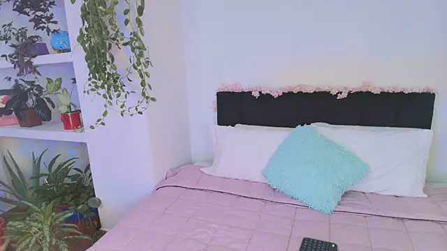Hanna Simmons online show from July 17, 11:09 pm