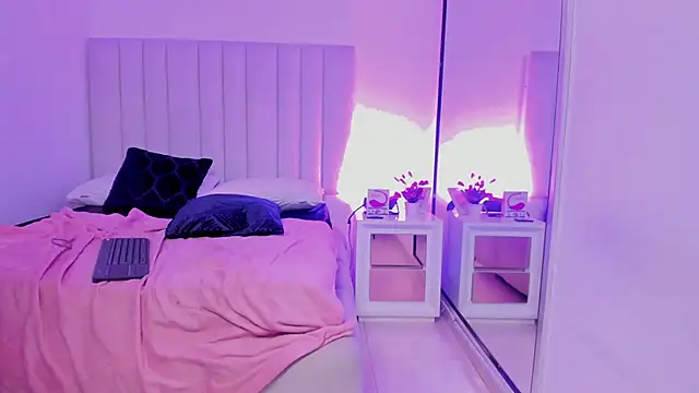 Laura Dicardy online show from March 15, 3:16 pm