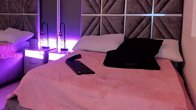 Laura Dicardy online show from March 18, 7:42 pm