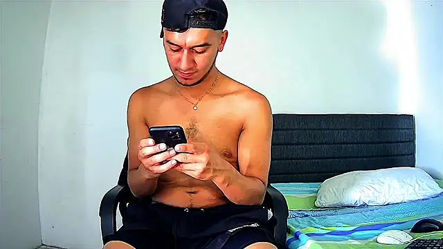 Snapshot of Kevin_Torres chatting on November 9, 8:40 pm Kevin Torres online show from November 9, 8:40 pm