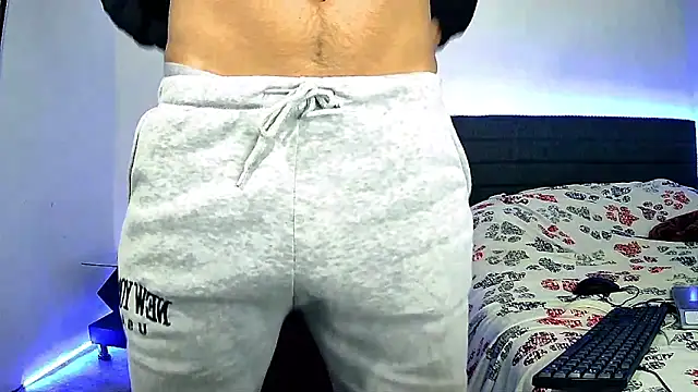 Snapshot of Kevin_Torres chatting on December 15, 1:10 am Kevin Torres online show from December 15, 1:10 am