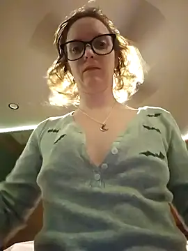sexygamermomma online show from September 28, 3:01 am