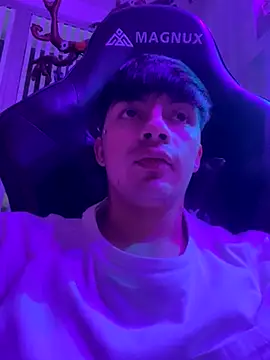 Snapshot of Steev_Novoa chatting on October 31, 11:17 pm Steev Novoa online show from October 31, 11:17 pm