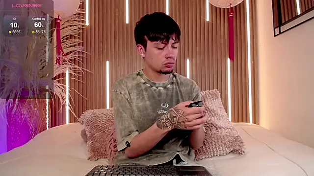 Snapshot of Steev_Novoa chatting on March 29, 7:47 pm Steev Novoa online show from March 29, 7:47 pm