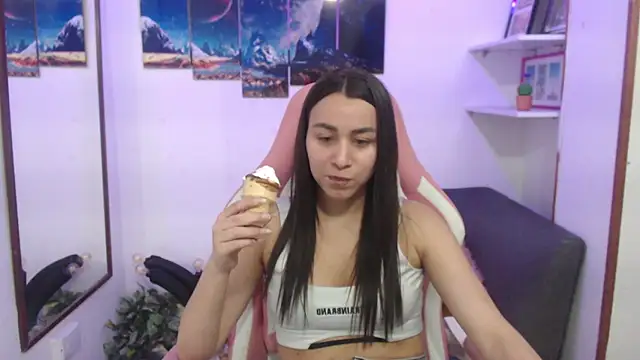 EmmaMyerss  online show from January 31, 10:31 pm