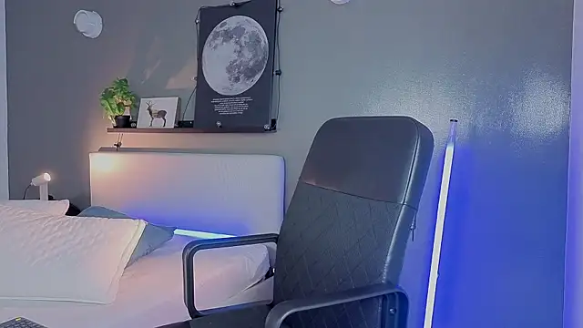 Snapshot of Ken-boy_ chatting on October 11, 12:04 pm Ken-boy  online show from October 11, 12:04 pm