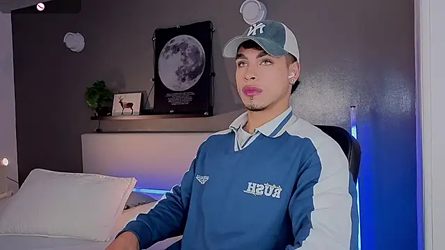 Snapshot of Ken-boy_ chatting on October 13, 11:43 am Ken-boy  online show from October 13, 11:43 am