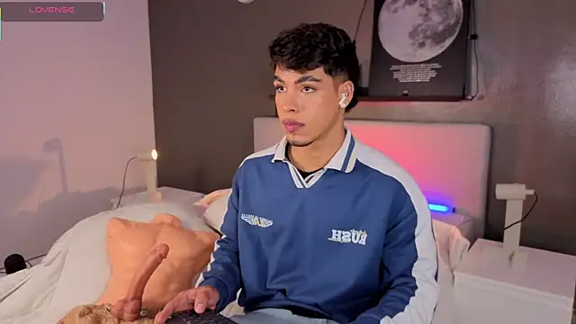 Snapshot of Ken-boy_ chatting on November 2, 11:34 am Ken-boy  online show from November 2, 11:34 am