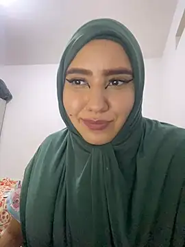 Snapshot of hannahayat chatting on December 17, 12:01 am hannahayat online show from December 17, 12:01 am