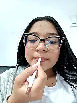 -VICKKY online show from December 20, 2:02 pm