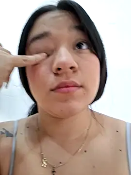 -VICKKY online show from April 22, 2:07 pm