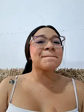 -VICKKY online show from May 13, 1:41 pm
