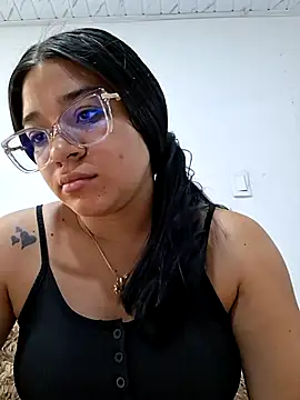 -VICKKY online show from May 19, 1:28 pm