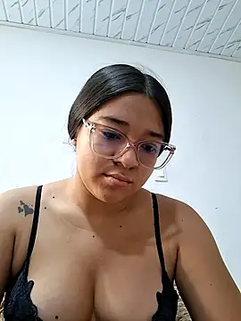 -VICKKY online show from June 6, 2:44 pm