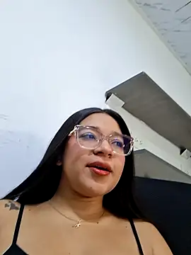 -VICKKY online show from June 12, 2:05 pm