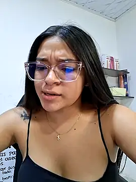-VICKKY online show from June 30, 7:37 pm