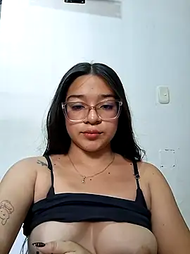 -VICKKY online show from July 6, 7:49 pm
