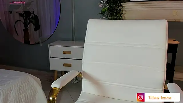 tiffany becker online show from December 2, 11:48 am