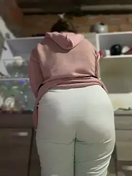 Emiily lee online show from January 24, 8:44 am