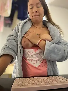 Emiily lee online show from February 12, 9:15 am