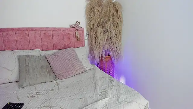 Sofiawilson  online show from October 14, 2:18 pm