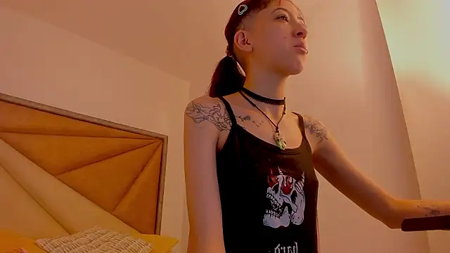 BonnieCute  online show from February 12, 11:55 pm