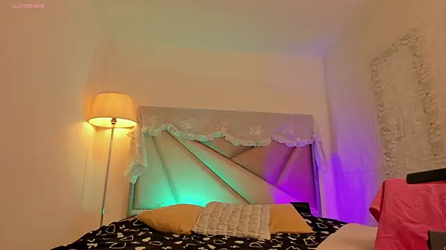 BonnieCute  online show from June 28, 2:06 am