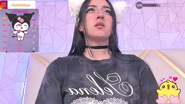 Snapshot of Violettbloss chatting on December 11, 5:21 am Violettbloss online show from December 11, 5:21 am