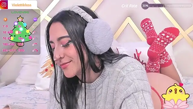Snapshot of Violettbloss chatting on December 13, 2:10 am Violettbloss online show from December 13, 2:10 am