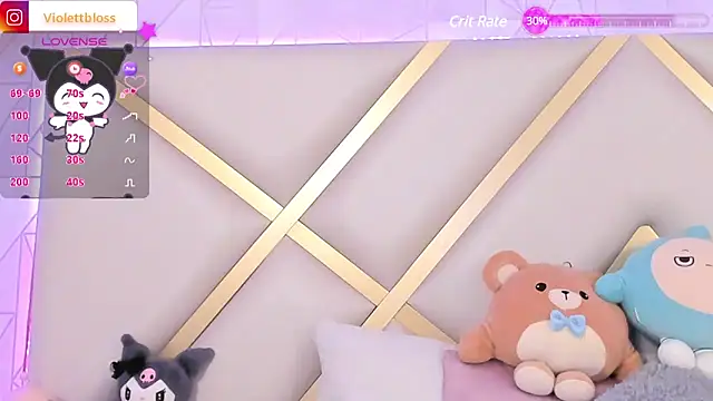Snapshot of Violettbloss chatting on February 4, 9:20 pm Violettbloss online show from February 4, 9:20 pm