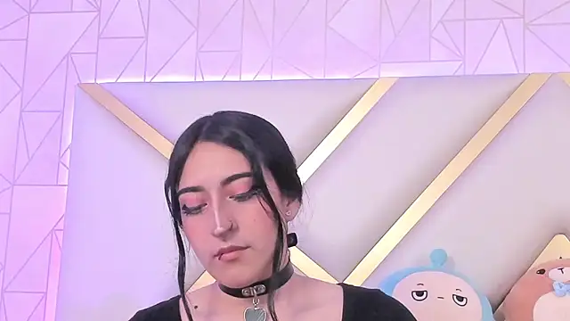 Snapshot of Violettbloss chatting on February 25, 9:24 pm Violettbloss online show from February 25, 9:24 pm