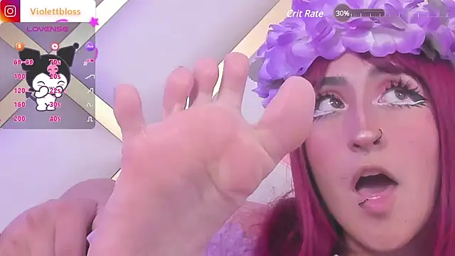 Snapshot of Violettbloss chatting on March 12, 3:35 am Violettbloss online show from March 12, 3:35 am