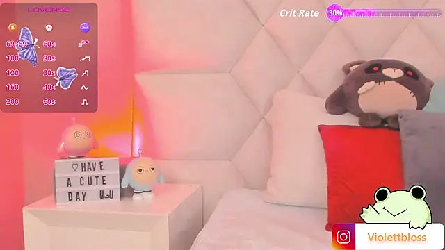 Snapshot of Violettbloss chatting on October 11, 3:39 am Violettbloss online show from October 11, 3:39 am