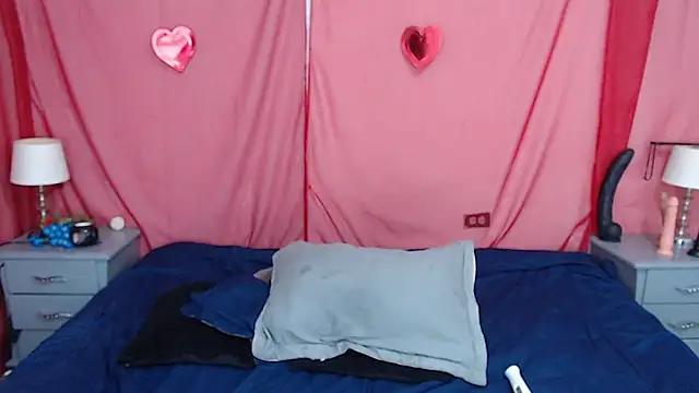 Snapshot of AdelynYasmin chatting on March 14, 6:29 pm AdelynYasmin online show from March 14, 6:29 pm