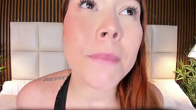 Snapshot of LiaTink chatting on December 5, 5:09 pm LiaTink online show from December 5, 5:09 pm