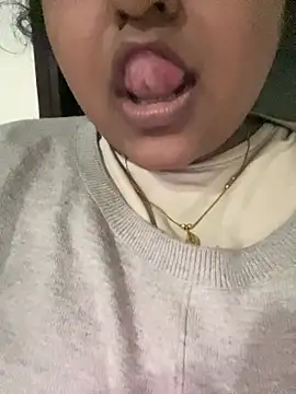 Snapshot of smile_pretty chatting on January 1, 12:32 am smile pretty online show from January 1, 12:32 am