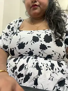 Snapshot of smile_pretty chatting on February 20, 6:46 pm smile pretty online show from February 20, 6:46 pm