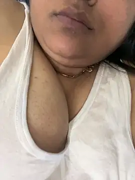 Snapshot of smile_pretty chatting on March 18, 7:42 pm smile pretty online show from March 18, 7:42 pm