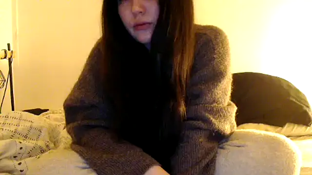 Lynylou online show from December 3, 12:59 pm