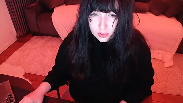 Lynylou online show from December 13, 3:16 am