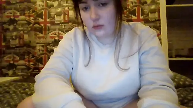 Lynylou online show from November 14, 9:24 pm