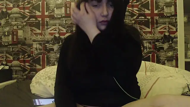 Lynylou online show from February 11, 10:59 pm