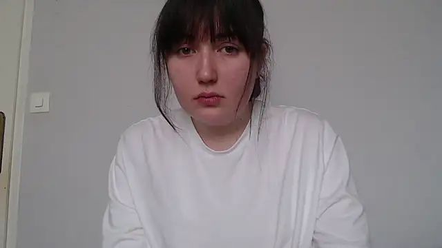 Lynylou online show from March 10, 2:44 pm