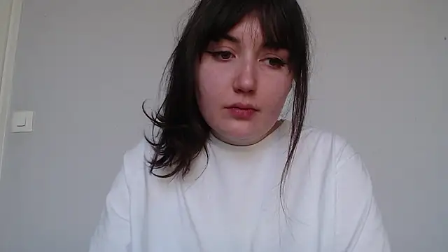 Lynylou online show from March 18, 4:43 pm