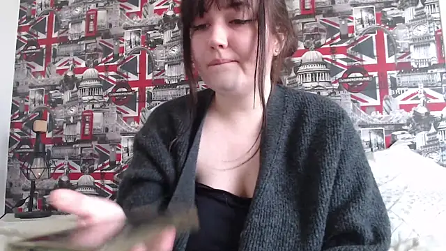 Lynylou online show from March 22, 2:20 pm