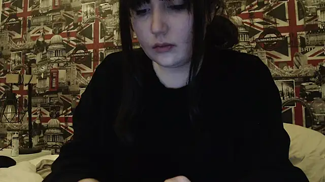 Lynylou online show from March 24, 9:31 pm