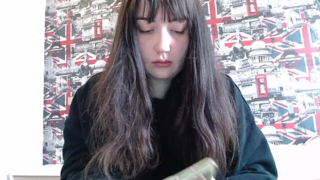 Lynylou online show from March 29, 2:28 pm