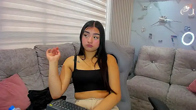 Snapshot of kendall_as chatting on March 19, 9:27 pm kendall as online show from March 19, 9:27 pm