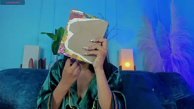 Snapshot of Elizabeth_VonSweet chatting on December 15, 8:02 pm Elizabeth VonSweet online show from December 15, 8:02 pm